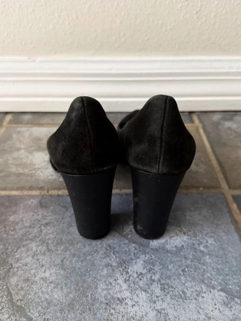 Tahari Ava Black Suede Pumps Womens 8.5 Block Heel Pointed Toe